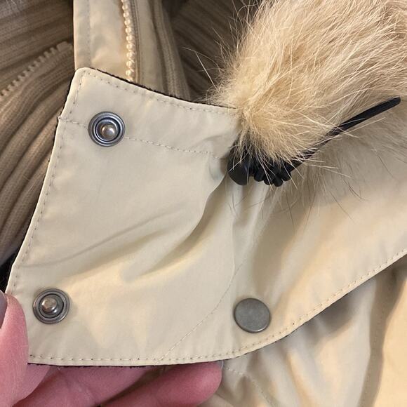 DKNY Cream Puffer Down Vest with Detachable Fox Fur Trimmed Hood Size Large - Picture 10 of 10